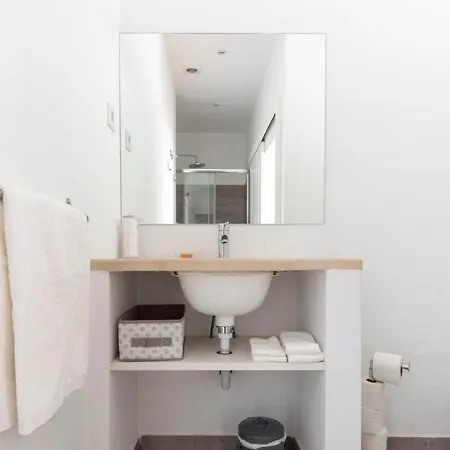 Apartment Plum Guide - Vinho & Amor *