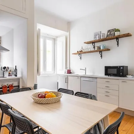 Apartment Plum Guide - Vinho & Amor Lisbon