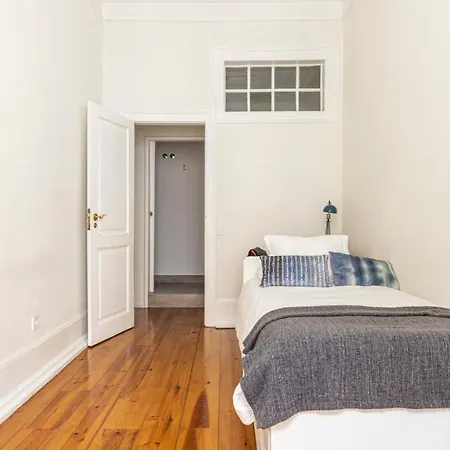 Plum Guide - Vinho & Amor Apartment Lisbon